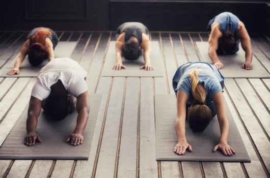 cours-yoga-paris-solidaire-en-groupe