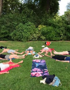 Cours de yoga solidaire au parc